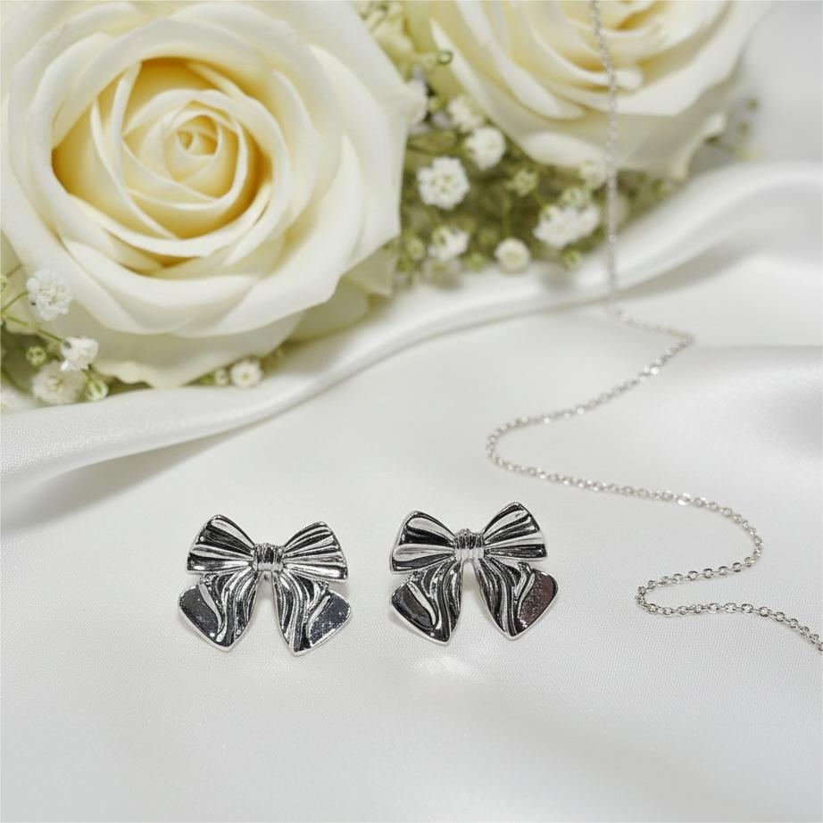 Golden Ginkgo Blossoms Stud Earrings (Anti-Tarnish Alloy)